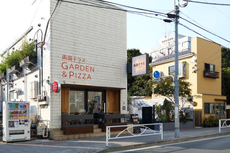 その便利さと食と空間へのこだわりから、両国の住民から観光客にまで広く愛される。（写真＝店舗提供）