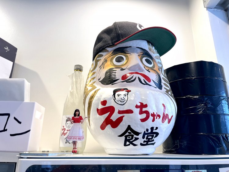 似顔絵のイラストは「中華そば えもと」時代から常連のアートディレクター・秋山具義さんが贈ってくれたもの。