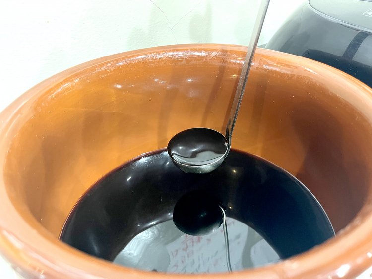 濃口醤油を数種加えた醤油だれ。