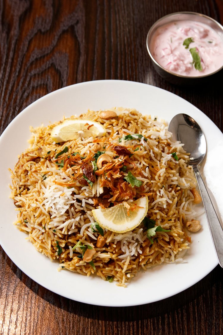 マトンビリヤニ1100円。金・土・日はバンブービリヤニも登場。