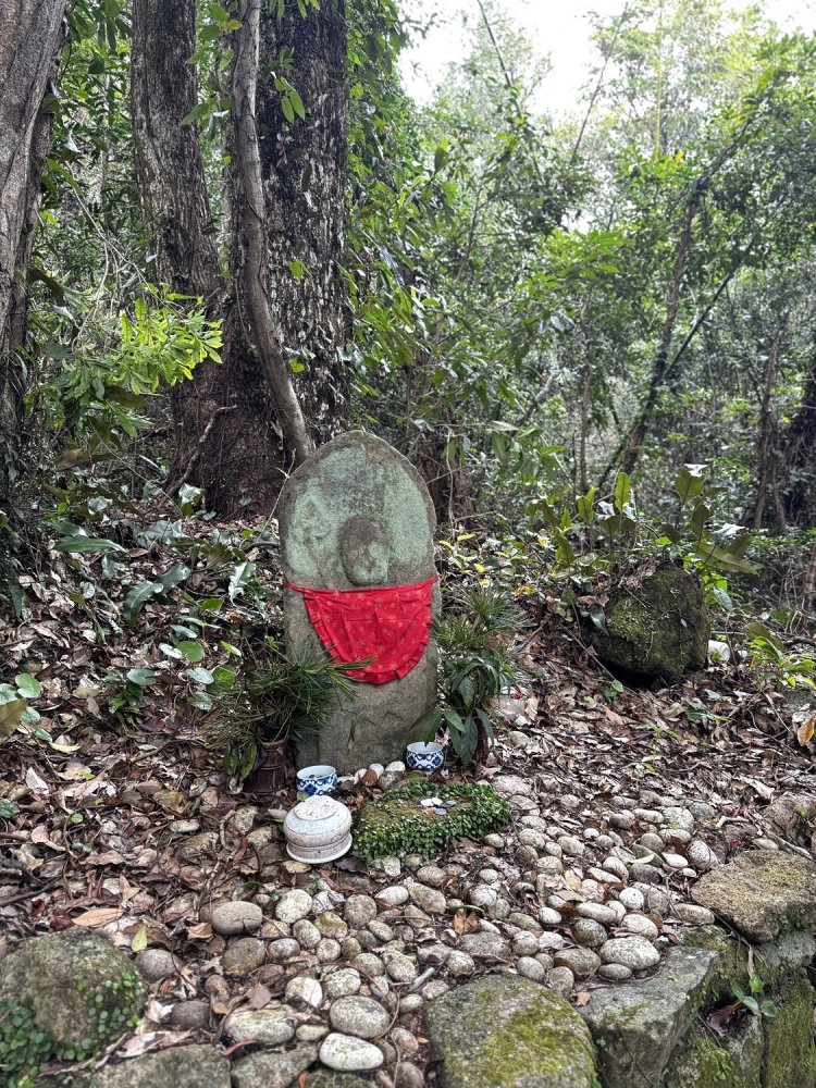 孫八地蔵。熊野詣の人たちを癒やしてきたのだろう。