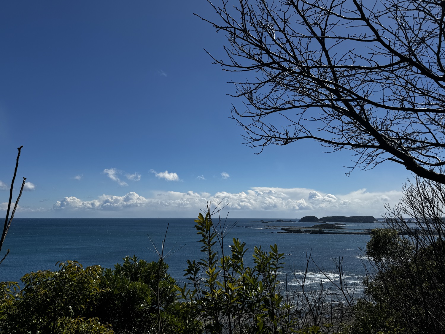 鯨山見跡から。鈴島や孔島も見える。