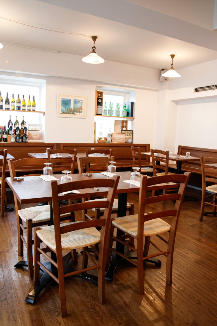 建物は4階建ての一軒家。