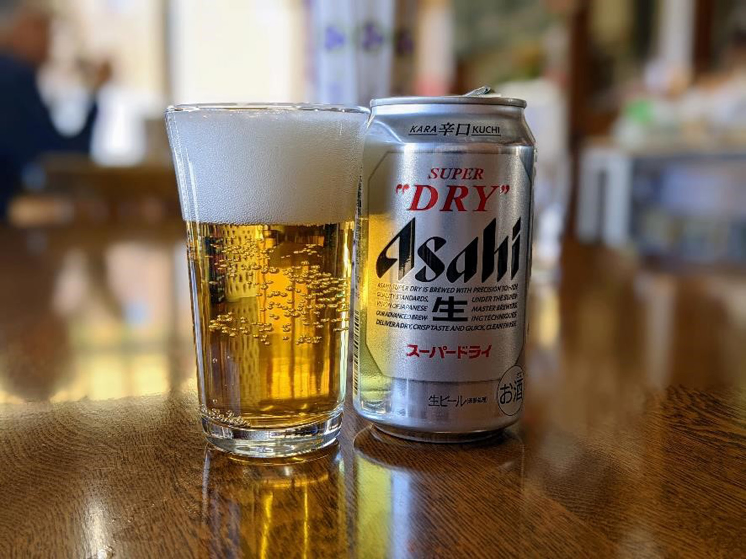 缶ビール300円。