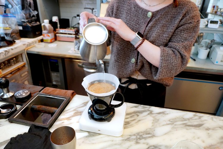 あれ？　コーヒーサーバーを置かずにドリップしてだいじょうぶ!?