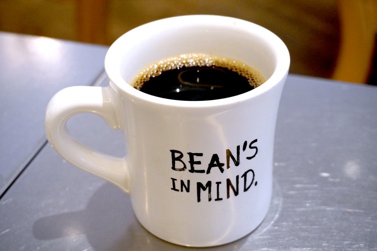 セットドリンクのドリップホットコーヒーはおかわりOK。単品は600円（イートイン価格）。