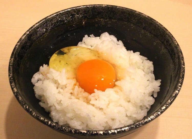 武蔵小山で人気の『とよんちのたまご』の王卵を使った、とよんちの王卵ごはん320円。黄身が濃厚！