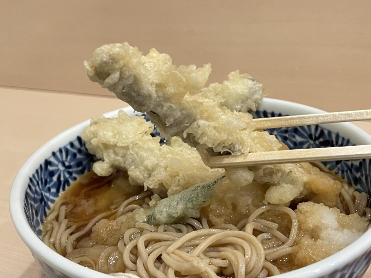 太いごぼうは事前に火を通していてほっこりやわらかい。