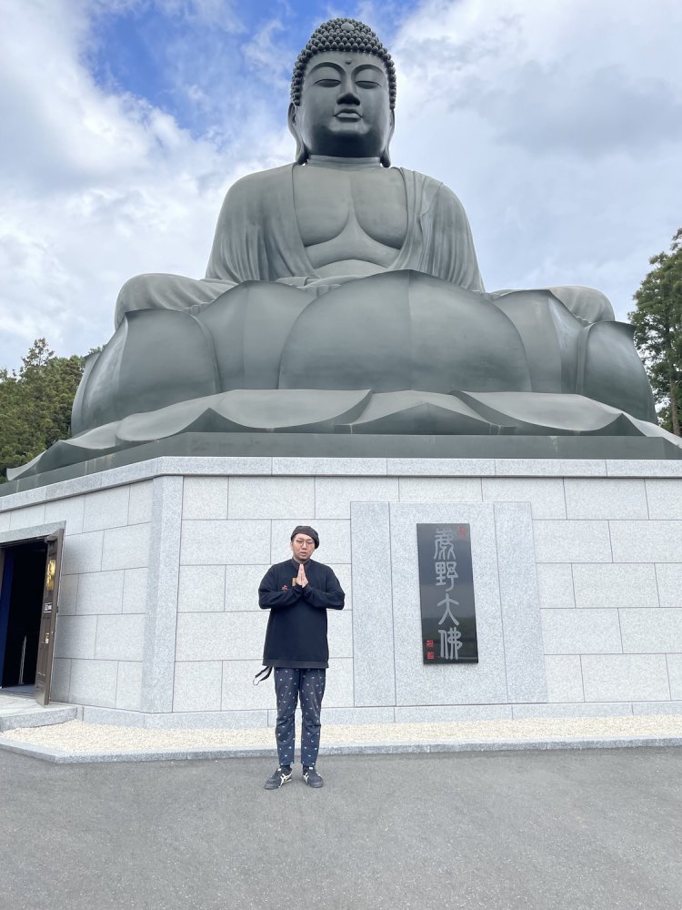 鎌倉や奈良の大仏より大きなサイズ。