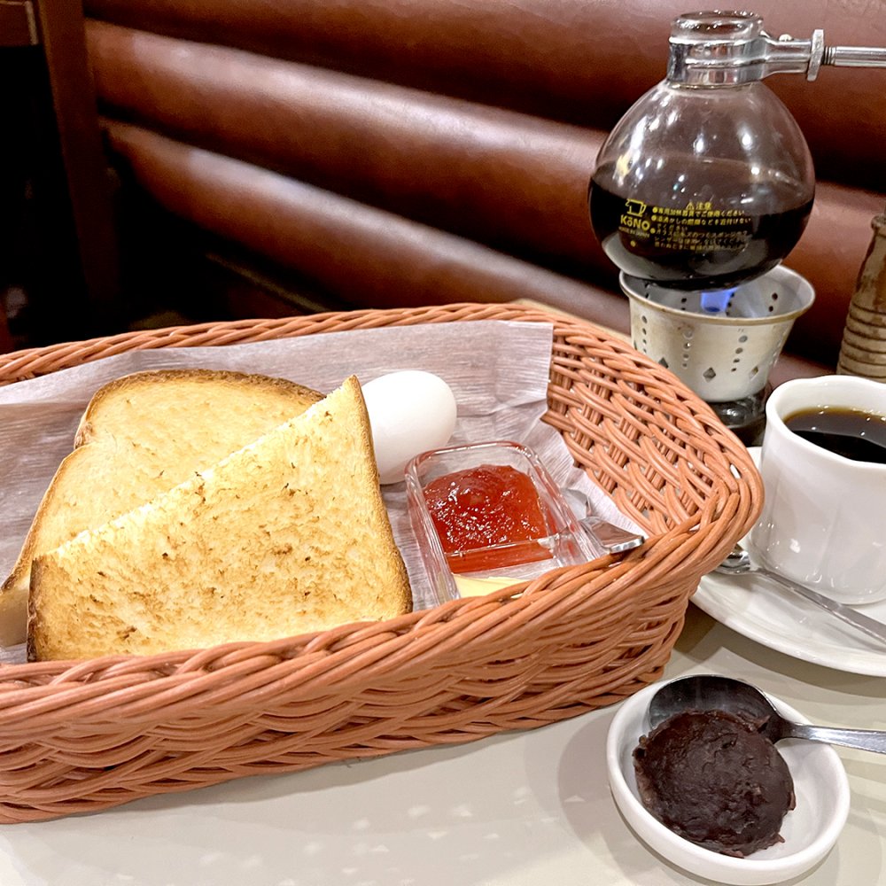 東京駅直結！ 八重洲地下街最古の喫茶店『アロマ珈琲』でサイフォンコーヒーといただくモーニング