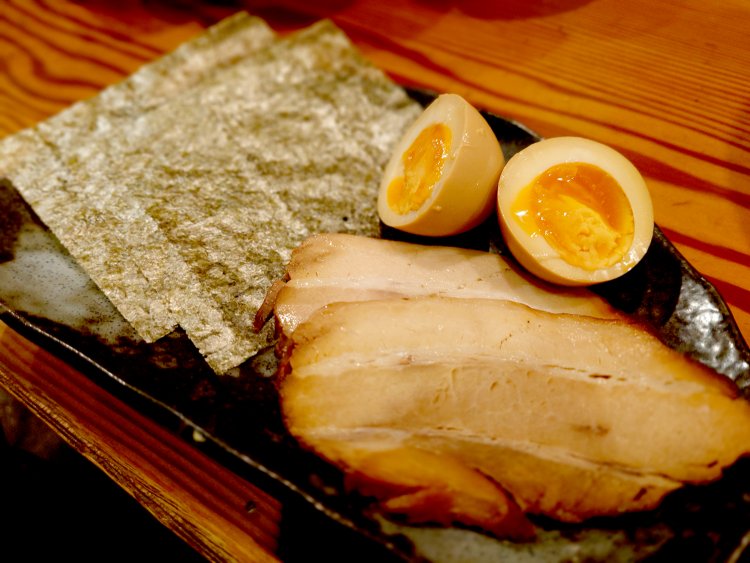 つなスぺとっぴんぐ400円。ラーメンに追加すれば具だくさんのラーメンになる。