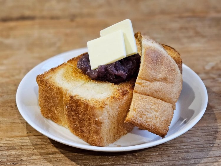 あんバタートースト700円。