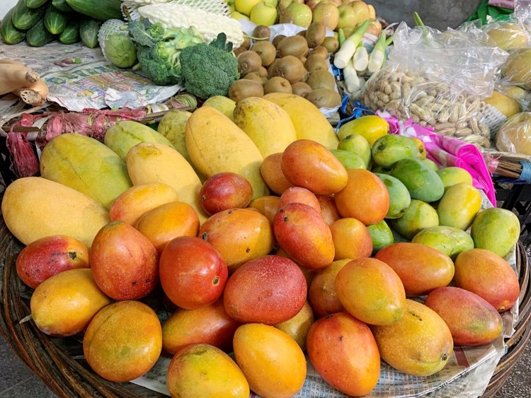 日本では味わえない、南国のみずみずしいフルーツも楽しみ。（写真＝片倉佳史）