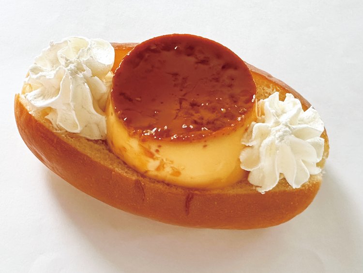 「春日部ぷりんパン」は春日部市民の味だった「まつばのプリンパン」へのオマージュ商品。「ファベックス 惣菜・べんとうグランプリ2022」で金賞を受賞した。