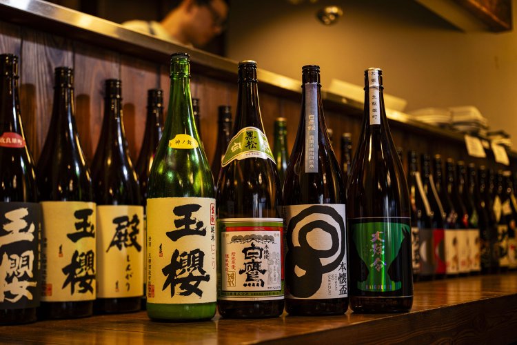 大手酒造会社から小さな蔵元まで多彩なラインアップがそろう。