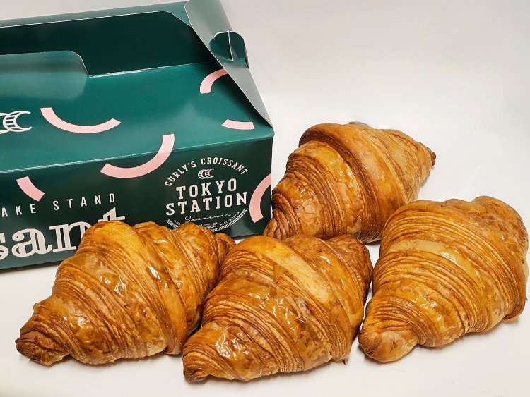 プレミアムクロワッサン1個292円、プレミアムクロワッサンBOX（箱付4個入）1188円。