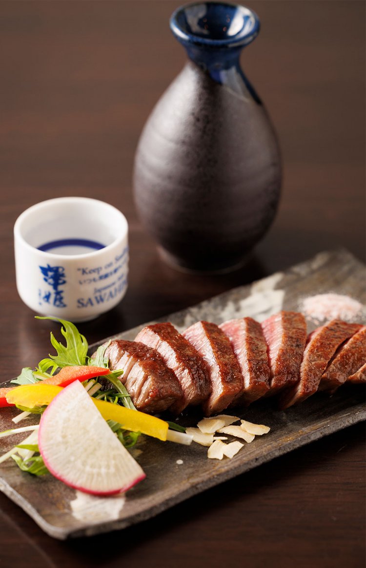 黒毛和牛のステーキ1210円。