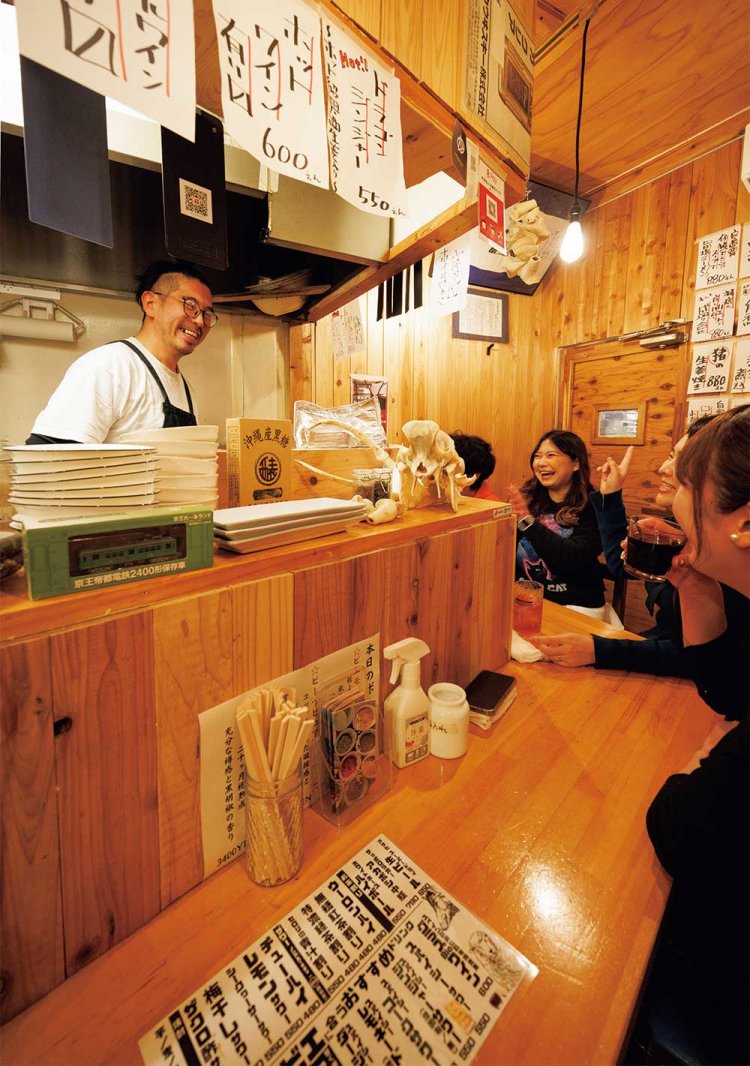 2階には要予約のテーブル席も！