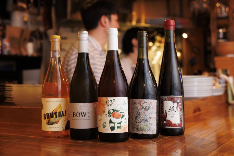 北海道の「ノコフクロゼ」6930円をはじめとした日本産のワインも充実する。