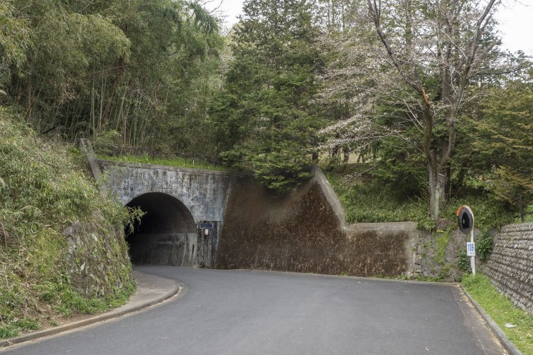 周遊道路にはもう一ヶ所第2トンネルがある。この内部も真っ暗だ。
