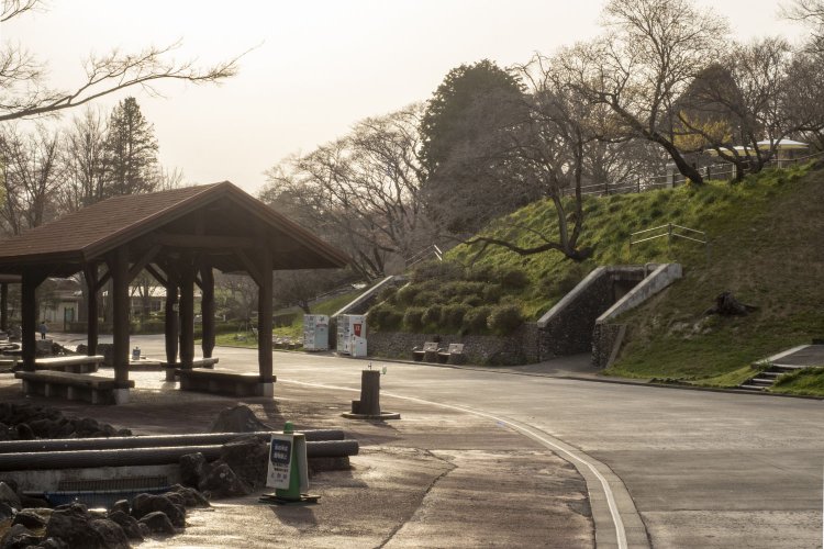 「せせらぎ」エリアの前にも弾薬庫。