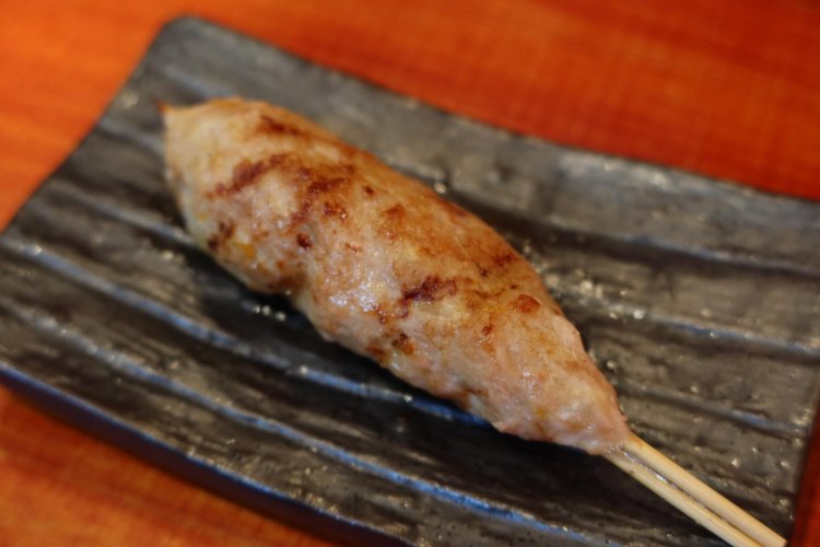 5本目のつくね。取材でゆっくり食べていたのもあるが、しっかりおなかが満たされた。5本コースは小食の方にちょうどよし。