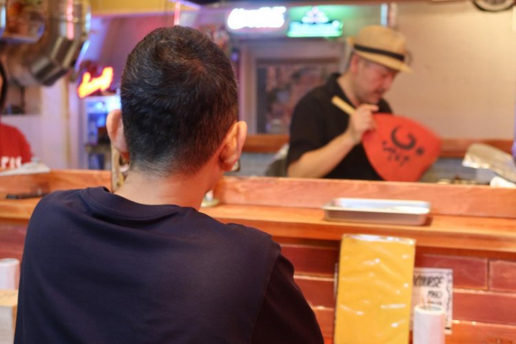 このあと続々とお客さんがいらっしゃってすぐ満席に。混みあう前にお話できてよかった。