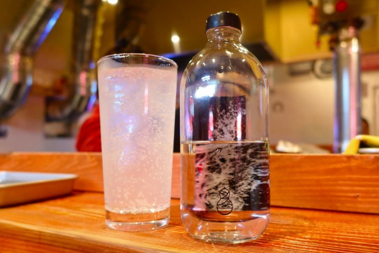 深川ハイボール（760円）とFUEKI。ボトルしゃれてるなあ。