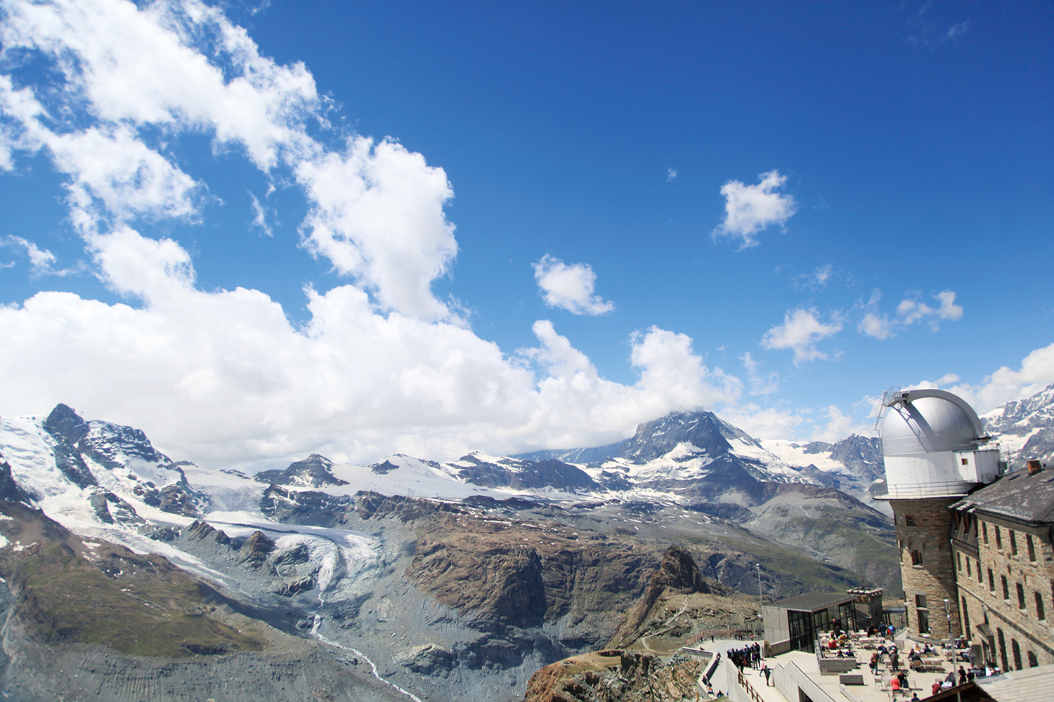 ゴルナーグラート展望台からは、ゴルナー氷河やモンテローザなどが望める。