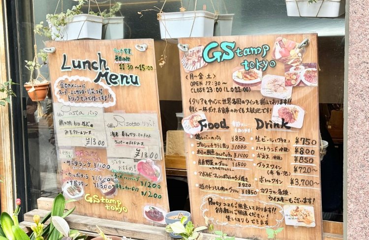 手書きメニューが目を引く。