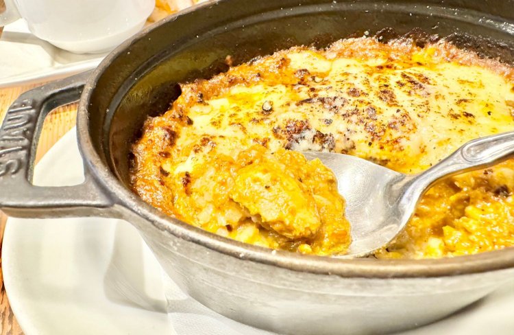 ぐつぐつと音をたてて運ばれてきた！