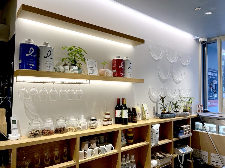 魚のウロコを連想させるオブジェがおしゃれだ。