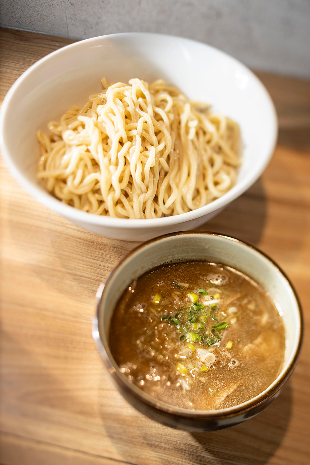 つけめん1020円も人気。濃厚なスープに隠し味として甘酢を加えることで、主役の麺をしっかり引き立てている。
