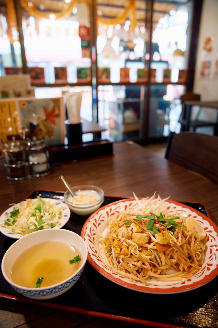 パッタイのランチ1000円。