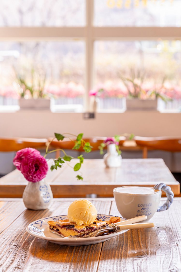 ベリーパイ・オン・アイスクリーム750円、カフェラテ600円。