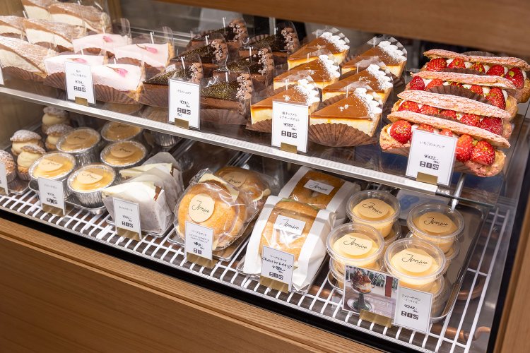 季節限定を含め、焼き菓子が充実。テイクアウト客もひっきりなし。