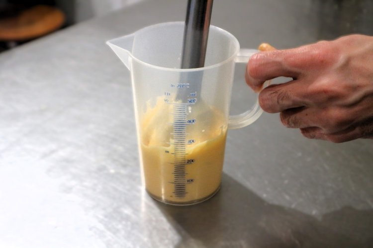 料理に使うマヨネーズにいたっても自家製だ。