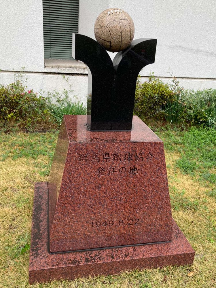 ボールの縫い目がバレーボールっぽいのは、設立当初のサッカーボールをモチーフとしているからか。