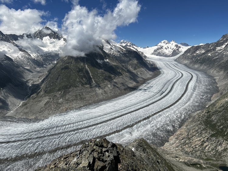 アルプス最長・最大を誇るアレッチ氷河。前半の旅でユングフラウヨッホから見た反対側になる。