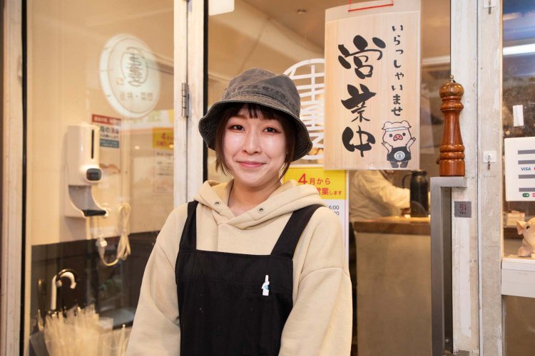 店長の梅澤楓子さん。低温調理の厚切り豚の生姜焼き開発に関わった。
