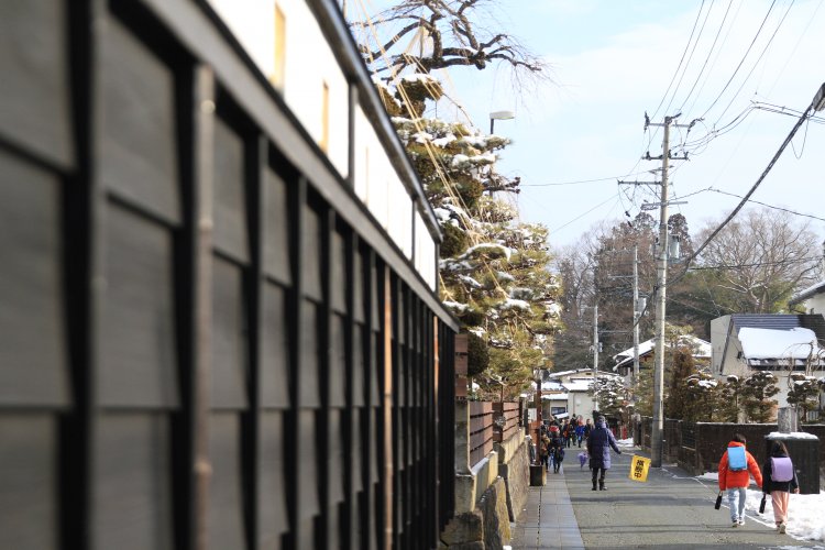 『澤のゆ』がある武家屋敷通りには、一般公開されている『三輪家』など、4軒の旧武家が並ぶ。