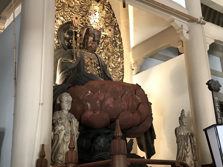 宝冠だけでなく首飾りも美しい