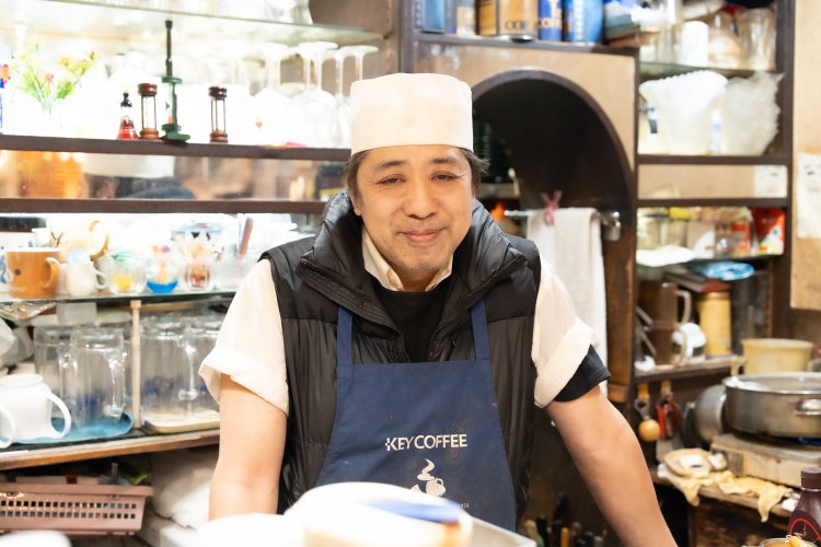 もともとはアルバイトとして働いていて、お店を継ぐことになったオーナーの小山さん。