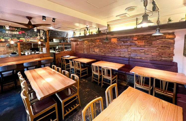 木を基調にした温かみのある店内。