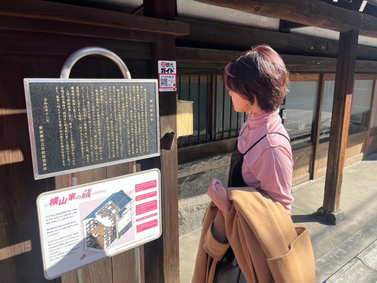 古い建物が好きなエルボー。