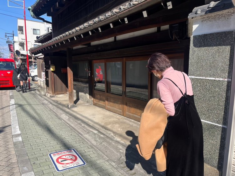 「一段下がっている」。なるほどたしかに!!