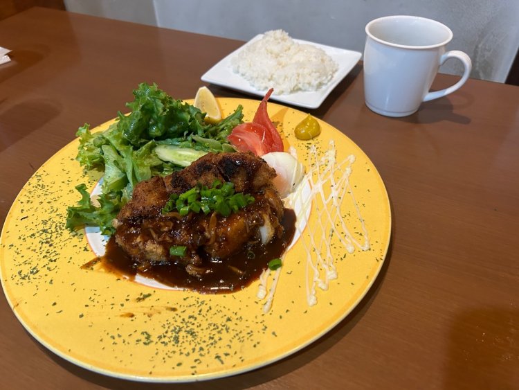 看板メニューのトロトロポークカツレツ1000円。