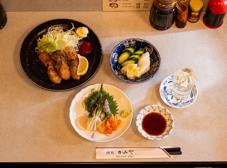 少量サイズがうれしい赤貝と貝類盛合わせ540円や自家製ぬか漬け360円、かきバター焼き620円など。