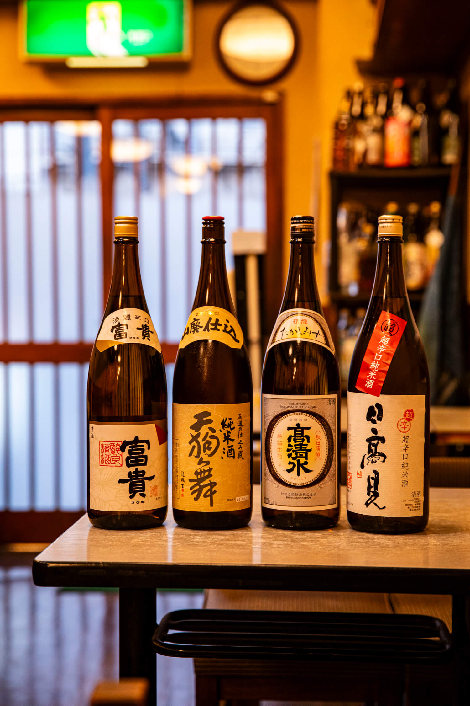 日本酒は定番の「富貴」や「高清水」など約15種類。1合350円〜。