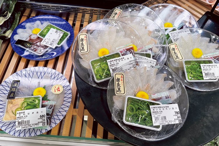 訪れたときには、淡路島産のカワハギやメイタカレイのお造りが並んでいた。